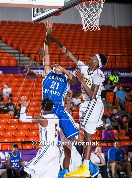 Thumbnail 1 in Grand Prairie vs. Arlington Heights (DFW Basketball Challenge) photogallery.
