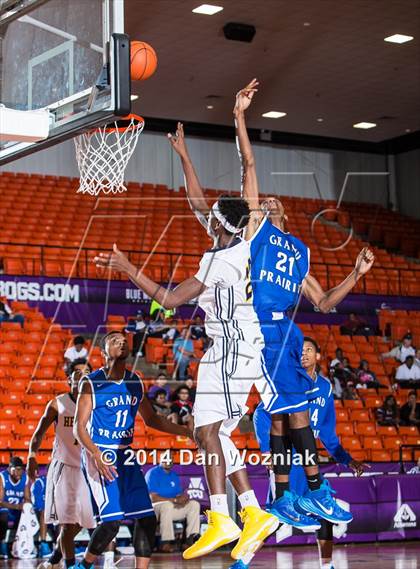 Thumbnail 3 in Grand Prairie vs. Arlington Heights (DFW Basketball Challenge) photogallery.
