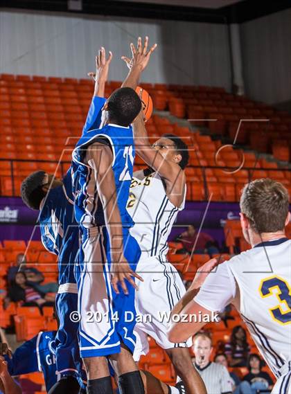 Thumbnail 3 in Grand Prairie vs. Arlington Heights (DFW Basketball Challenge) photogallery.
