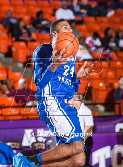 Thumbnail 1 in Grand Prairie vs. Arlington Heights (DFW Basketball Challenge) photogallery.