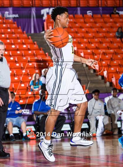 Thumbnail 2 in Grand Prairie vs. Arlington Heights (DFW Basketball Challenge) photogallery.
