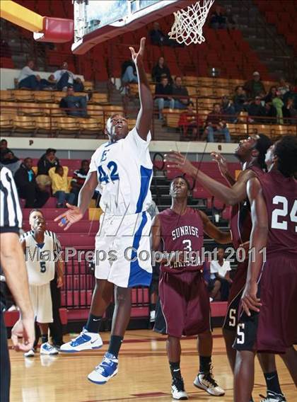 Thumbnail 2 in Estacado vs. Sunrise Christian Academy (Fantasy of LIghts) photogallery.