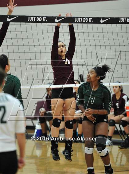 Thumbnail 3 in Kempner vs. Mayde Creek (NIKE Invitational Tournament) photogallery.