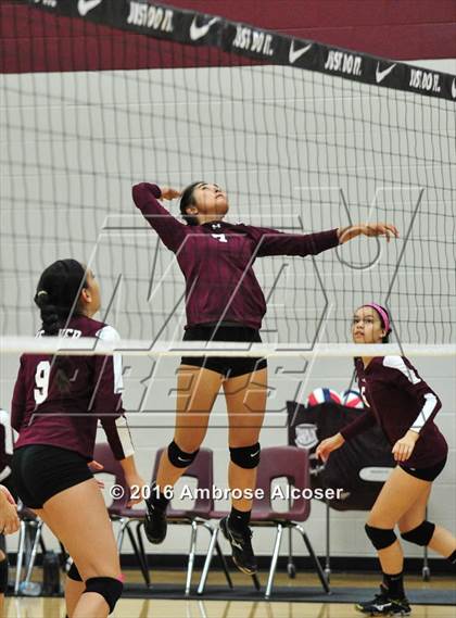 Thumbnail 3 in Kempner vs. Mayde Creek (NIKE Invitational Tournament) photogallery.