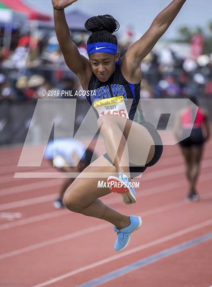 Thumbnail 1 in Arcadia Invitational photogallery.