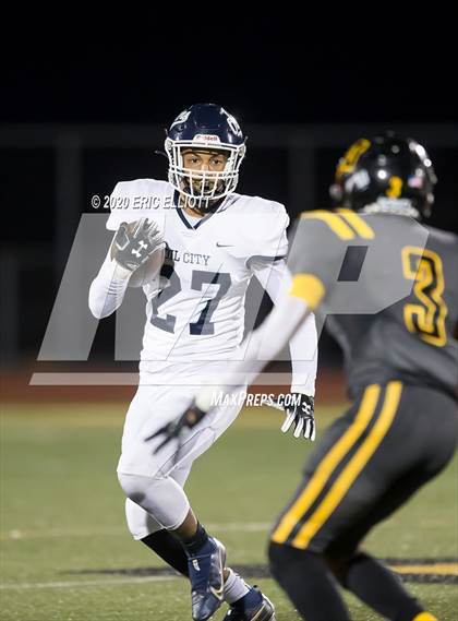 Thumbnail 1 in Oil City vs Thomas Jefferson (PIAA 4A Semi Final) photogallery.