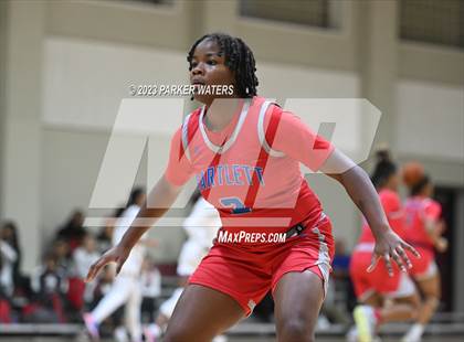 Thumbnail 2 in Bartlett vs Warren Easton (Allstate Sugar Bowl National Prep Classic) photogallery.