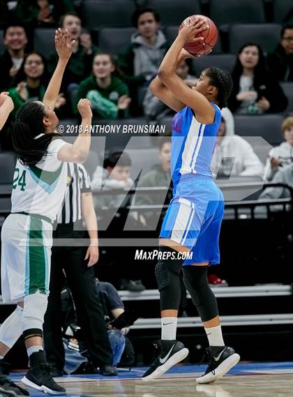 Thumbnail 2 in Serra vs. Sacred Heart Cathedral Preparatory (CIF State D1 Final) photogallery.