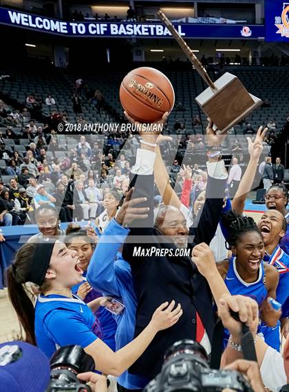 Thumbnail 3 in Serra vs. Sacred Heart Cathedral Preparatory (CIF State D1 Final) photogallery.