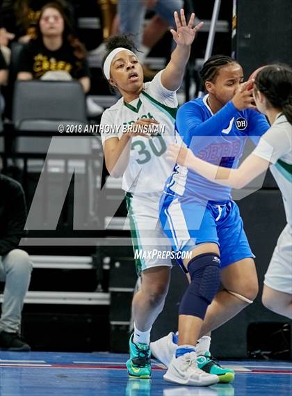 Thumbnail 3 in Serra vs. Sacred Heart Cathedral Preparatory (CIF State D1 Final) photogallery.