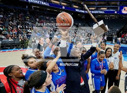 Thumbnail 1 in Serra vs. Sacred Heart Cathedral Preparatory (CIF State D1 Final) photogallery.