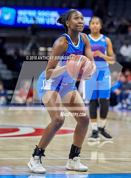 Thumbnail 2 in Serra vs. Sacred Heart Cathedral Preparatory (CIF State D1 Final) photogallery.