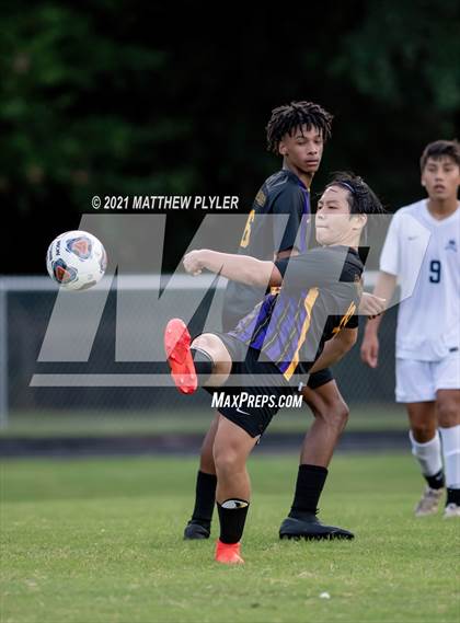 Thumbnail 3 in Jack Britt vs. Southern Lee (Battle for the Bell) photogallery.