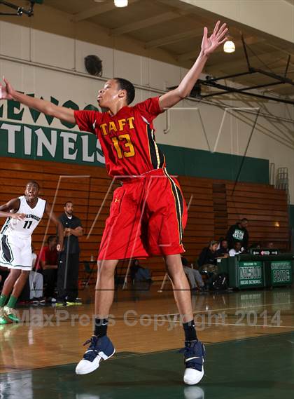 Thumbnail 3 in Taft vs. Inglewood (Paul Pierce Classic)  photogallery.