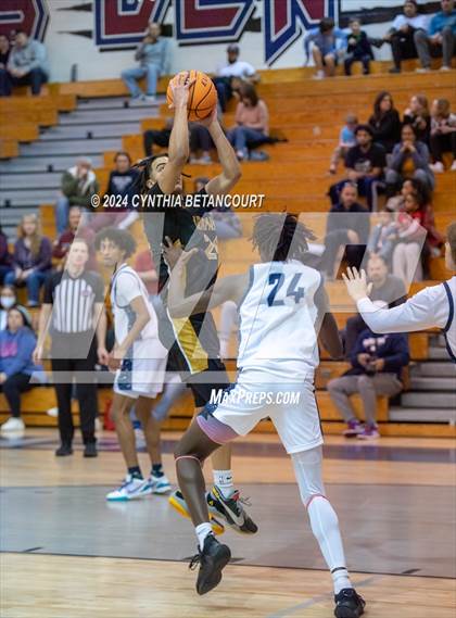 Thumbnail 3 in Cherokee Trail vs Arapahoe photogallery.