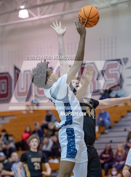 Thumbnail 3 in Cherokee Trail vs Arapahoe photogallery.