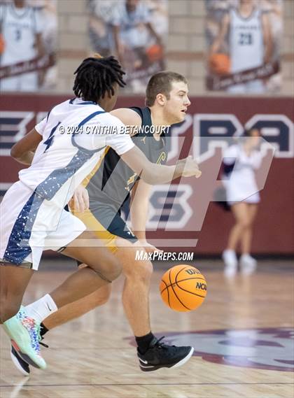 Thumbnail 3 in Cherokee Trail vs Arapahoe photogallery.