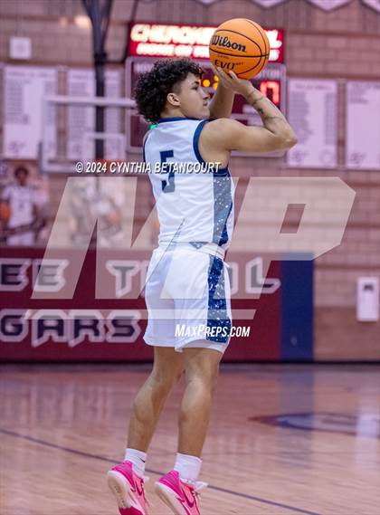 Thumbnail 3 in Cherokee Trail vs Arapahoe photogallery.