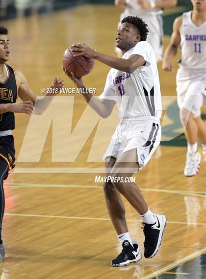 Thumbnail 2 in O'Dea vs. Garfield (WIAA 3A Quarterfinal) photogallery.