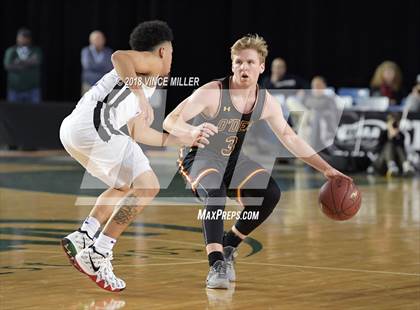 Thumbnail 3 in O'Dea vs. Garfield (WIAA 3A Quarterfinal) photogallery.