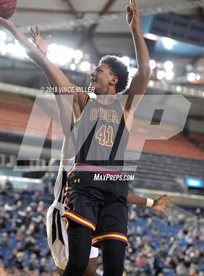 Thumbnail 2 in O'Dea vs. Garfield (WIAA 3A Quarterfinal) photogallery.