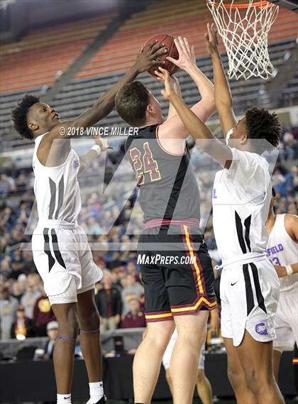 Thumbnail 2 in O'Dea vs. Garfield (WIAA 3A Quarterfinal) photogallery.
