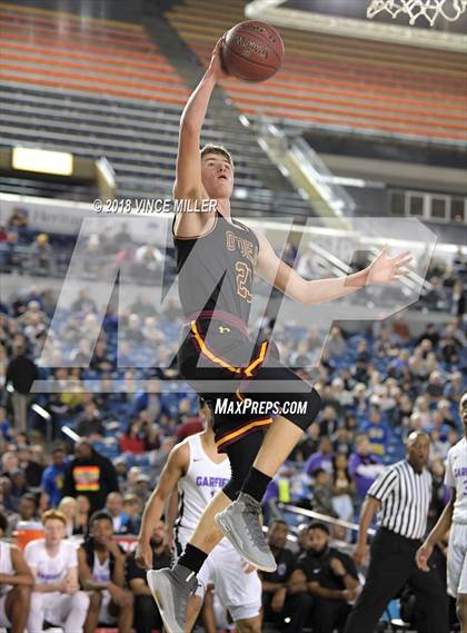 Thumbnail 2 in O'Dea vs. Garfield (WIAA 3A Quarterfinal) photogallery.