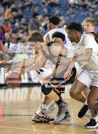 Thumbnail 2 in O'Dea vs. Garfield (WIAA 3A Quarterfinal) photogallery.