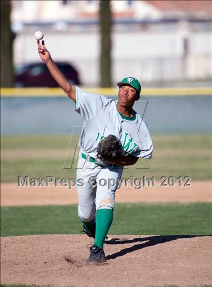 Thumbnail 2 in Rancho Verde vs. Victor Valley photogallery.