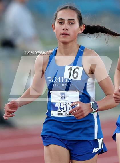 Thumbnail 2 in Halden Invitational - 3200 Meter photogallery.