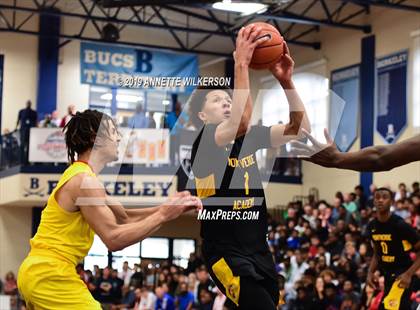 Thumbnail 2 in Monteverde Academy vs. Oak Hill Academy (ARS/Rescue Rooter National Hoopfest) photogallery.