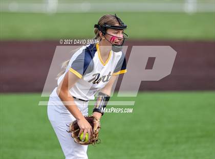 Thumbnail 3 in Liberty North vs Oak Park - MSHSAA Dist. Playoffs photogallery.