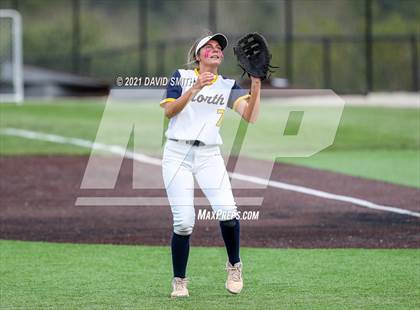 Thumbnail 2 in Liberty North vs Oak Park - MSHSAA Dist. Playoffs photogallery.