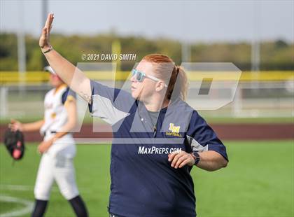 Thumbnail 2 in Liberty North vs Oak Park - MSHSAA Dist. Playoffs photogallery.