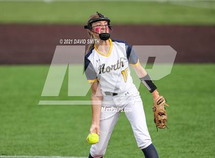 Thumbnail 2 in Liberty North vs Oak Park - MSHSAA Dist. Playoffs photogallery.