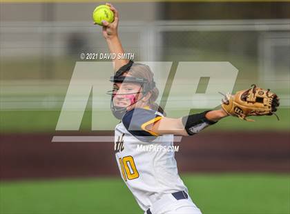 Thumbnail 1 in Liberty North vs Oak Park - MSHSAA Dist. Playoffs photogallery.