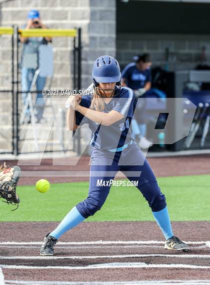 Thumbnail 3 in Liberty North vs Oak Park - MSHSAA Dist. Playoffs photogallery.