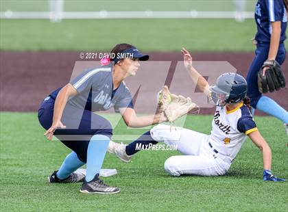 Thumbnail 3 in Liberty North vs Oak Park - MSHSAA Dist. Playoffs photogallery.