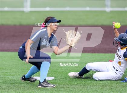 Thumbnail 2 in Liberty North vs Oak Park - MSHSAA Dist. Playoffs photogallery.