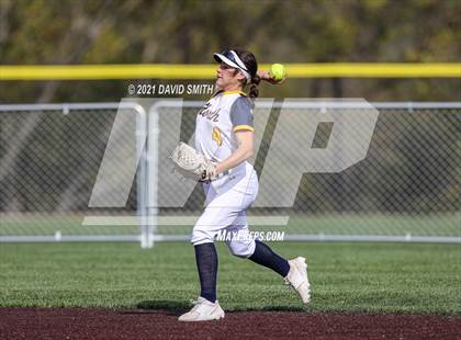 Thumbnail 3 in Liberty North vs Oak Park - MSHSAA Dist. Playoffs photogallery.