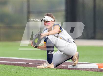 Thumbnail 2 in Liberty North vs Oak Park - MSHSAA Dist. Playoffs photogallery.