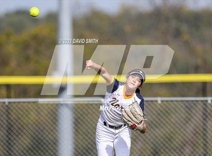 Thumbnail 2 in Liberty North vs Oak Park - MSHSAA Dist. Playoffs photogallery.