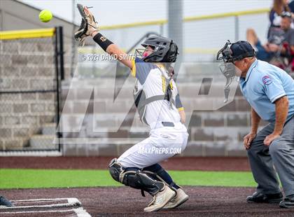Thumbnail 1 in Liberty North vs Oak Park - MSHSAA Dist. Playoffs photogallery.