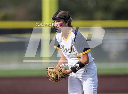 Thumbnail 3 in Liberty North vs Oak Park - MSHSAA Dist. Playoffs photogallery.