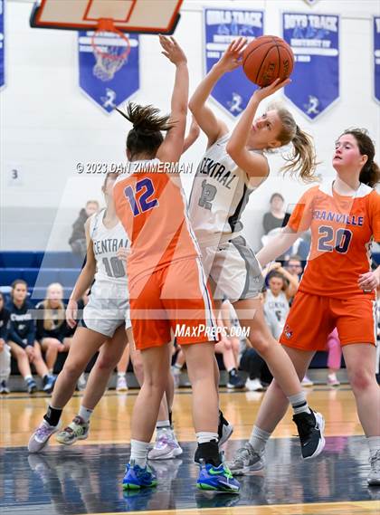 Thumbnail 3 in Danville vs. Central Columbia (PIAA District 4 Class AAAA Round 1) photogallery.
