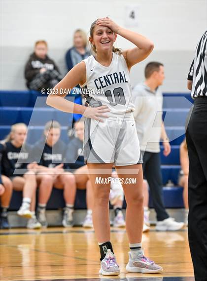Thumbnail 3 in Danville vs. Central Columbia (PIAA District 4 Class AAAA Round 1) photogallery.