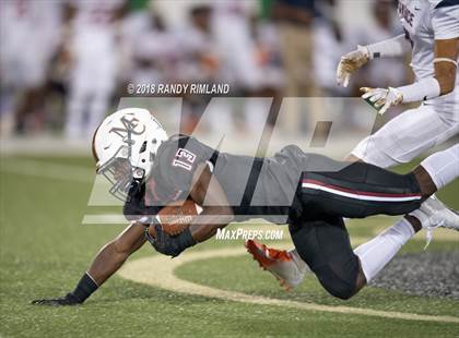 Thumbnail 3 in Mallard Creek vs. Zebulon B. Vance photogallery.