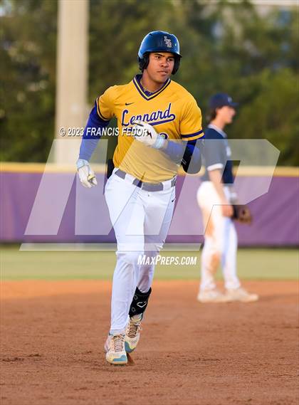 Thumbnail 3 in Alonso @ Lennard photogallery.