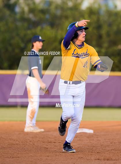 Thumbnail 3 in Alonso @ Lennard photogallery.
