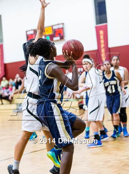 Thumbnail 3 in Oldsmar Christian vs. Alonso photogallery.